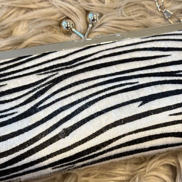 Zebra clutch with shoulder strap - Picture 3 of 5